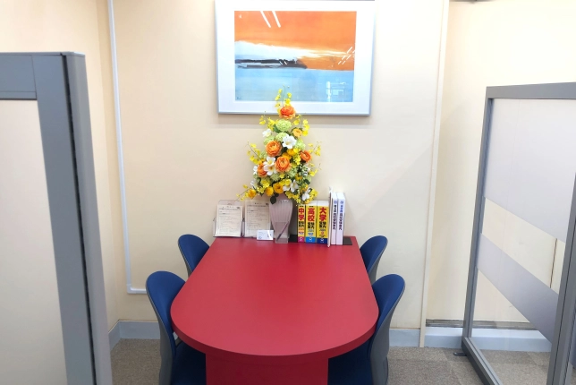 朝霞校の面談スペース