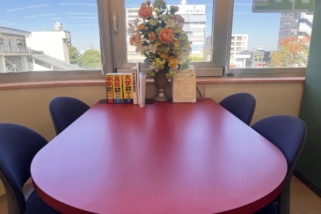 東大宮校の面談スペース