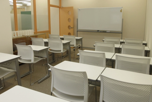 枚方市駅前校の自習室
