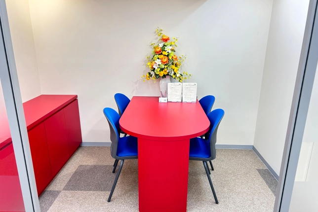 服部天神校の面談スペース