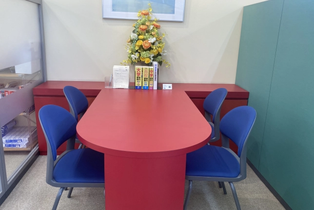 東大和校の面談スペース