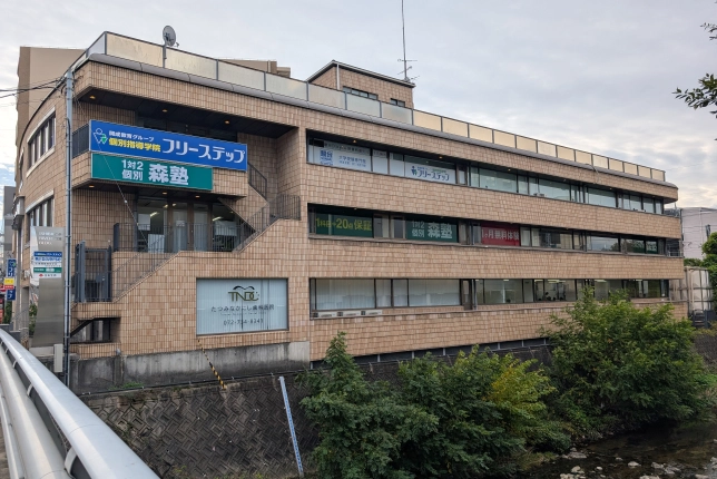 石橋阪大前校の外観