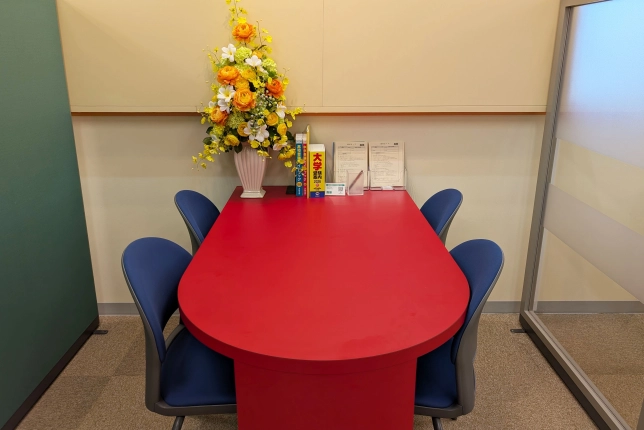 石橋阪大前校の面談スペース