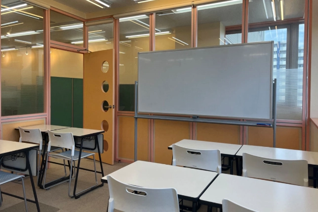 稲毛海岸校の自習室