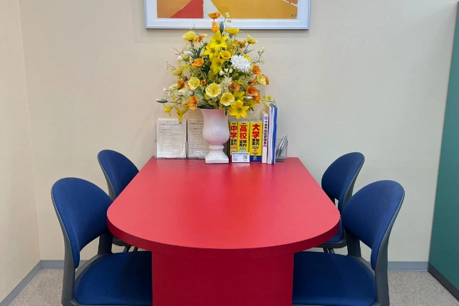 稲毛海岸校の面談スペース