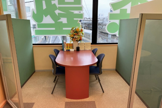 伊勢原校の面談スペース