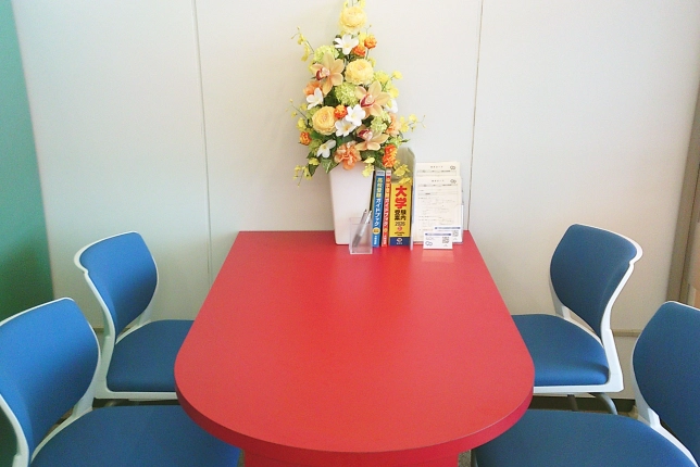 泉大津校の面談スペース