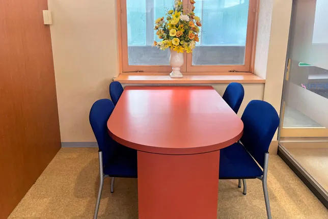 新潟小針十字路校の面談スペース