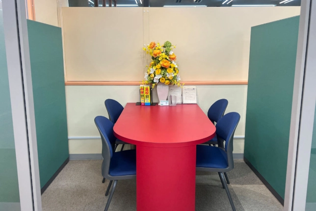 幕張本郷校の面談スペース