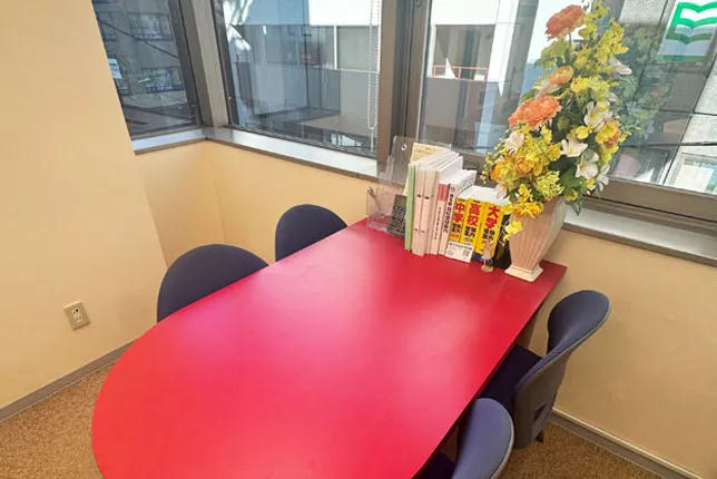 南越谷校の面談スペース