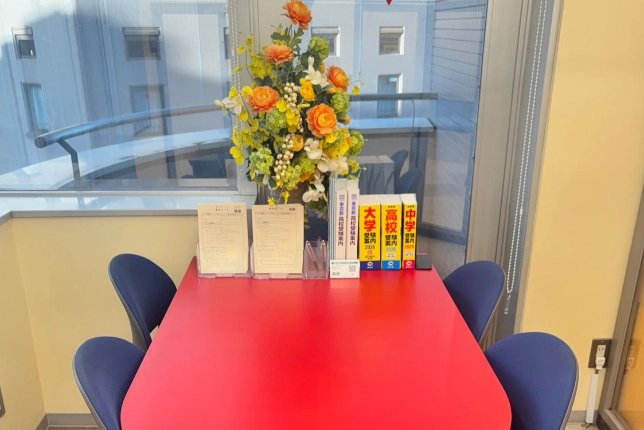 三鷹校の面談スペース