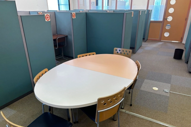 南浦和校の校舎風景