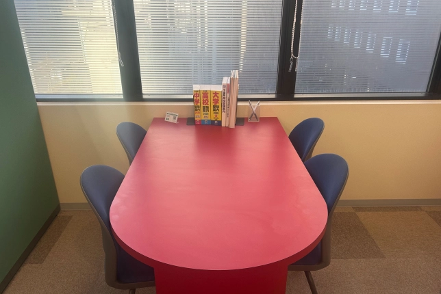 流山おおたかの森校の面談スペース