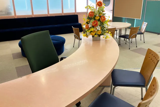新潟市役所前校の面談スペース