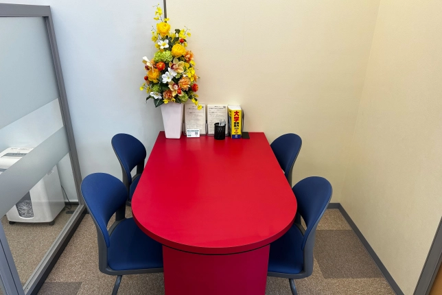 清水駅前校の面談スペース