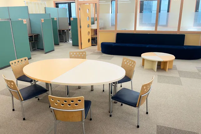 聖蹟桜ヶ丘校の校舎風景