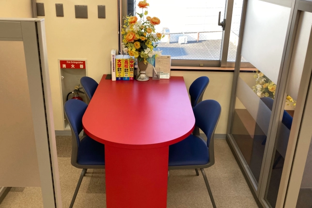 篠崎校の面談スペース