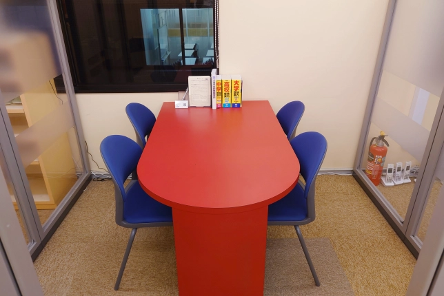 津田沼校の面談スペース