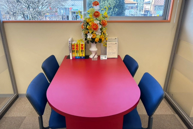 鶴ヶ島校の面談スペース