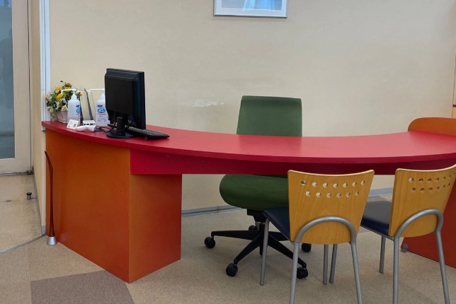 戸塚西口校の面談スペース