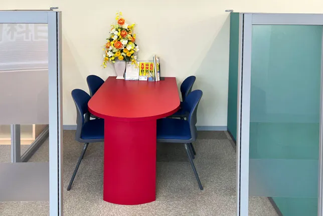 宇都宮校の面談スペース